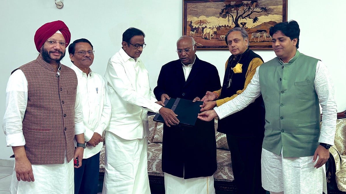 फोटो: @ShashiTharoor