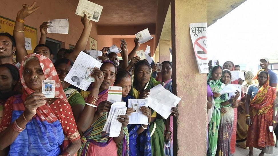 झारखंड में महिला मतदाताओं ने पुरुषों को पछाड़ा, चुनाव में राज्य के लिए निभाएंगी बड़ी भूमिका