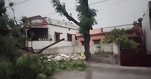 उत्तराखंड में ऑरेंज अलर्ट जारी, गंगोत्री धाम में हुई बर्फबारी, मैदानी इलाकों में बारिश के साथ चली आंधी
