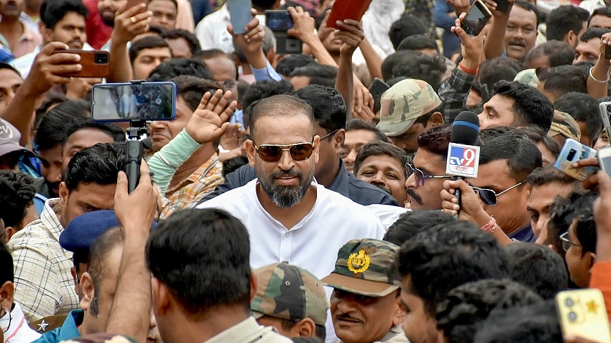 चुनाव आयोग ने यूसुफ़ पठान को प्रचार के दौरान 2011 विश्व कप की तस्वीरों के इस्तेमाल से रोका