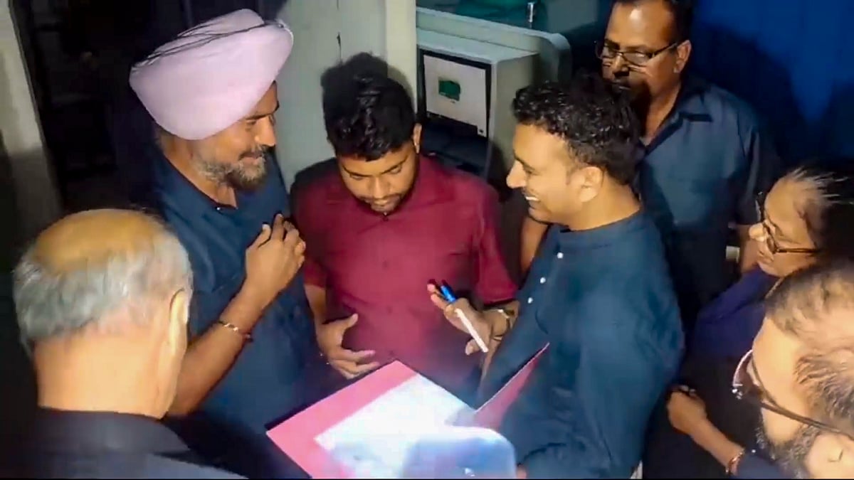 ईडी की टीम आबकारी मामले में तलाशी के लिए केजरीवाल के आवास पर पहुंची