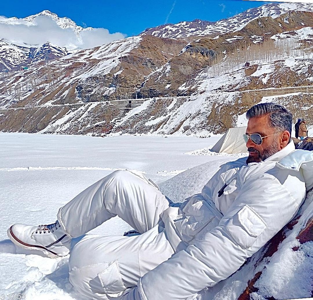सिनेजीवन: 'हीरामंडी: द डायमंड बाजार' का म्यूजिक एल्बम रिलीज और अनटाइटल प्रोजेक्ट से सुनील शेट्टी का लुक आया सामने