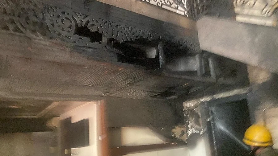 दिल्ली के सदर बाजार इलाके में घर में आग लगने से दो बहनों की मौत