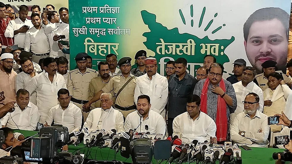 बिहार में महागठबंधन में शामिल हुए मुकेश सहनी, RJD कोटे की 3 सीट पर VIP उतारेगी प्रत्याशी