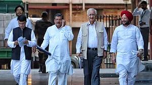 घोषणापत्र पर पीएम मोदी की अमर्यादित टिप्पणी के खिलाफ चुनाव आयोग पहुंची कांग्रेस