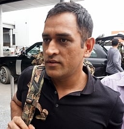 धोनी से धोखाधड़ी के मामले में आरोपियों को समन, MS को भी पेश करना होगा दस्तावेज 