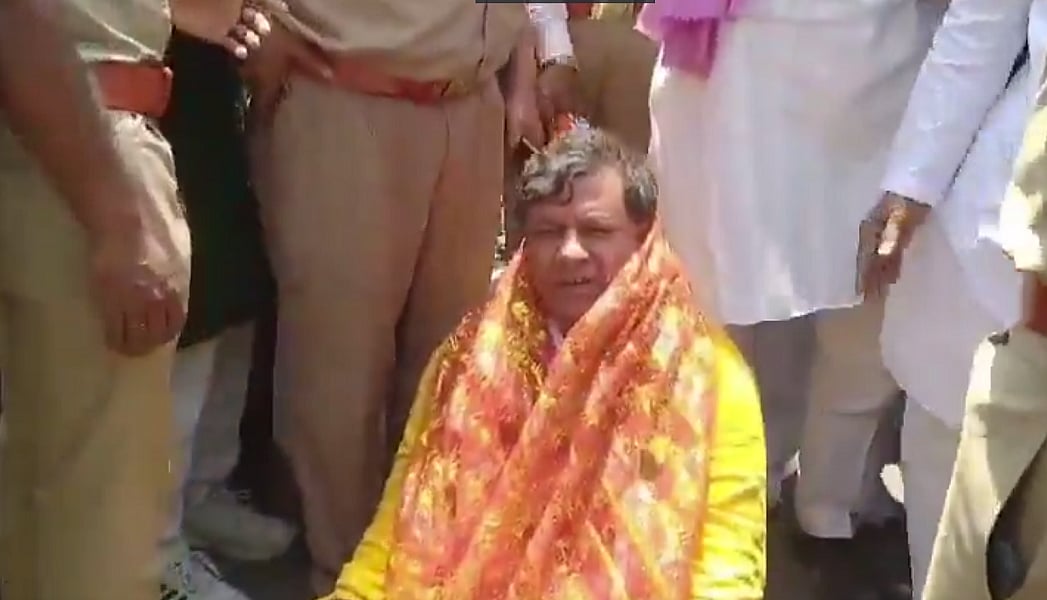कानपुर में कांग्रेस प्रत्याशी को नामांकन कक्ष में दाखिल होने से पुलिस ने रोका, हुई कहासुनी