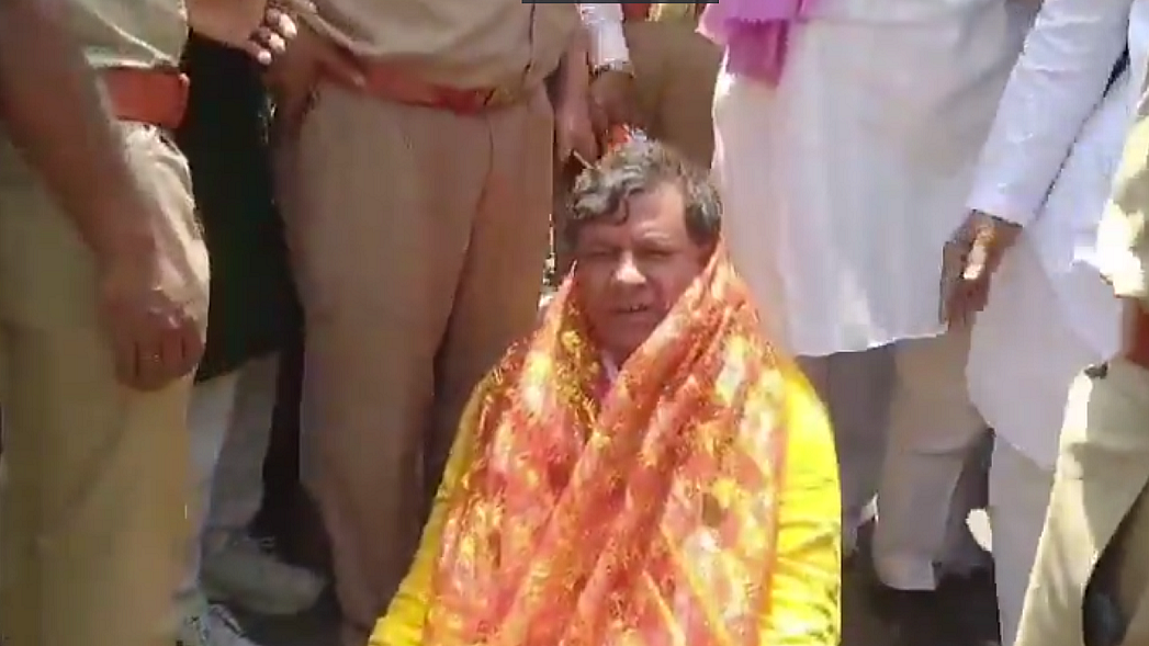 कानपुर में कांग्रेस प्रत्याशी को नामांकन कक्ष में दाखिल होने से पुलिस ने रोका, हुई कहासुनी