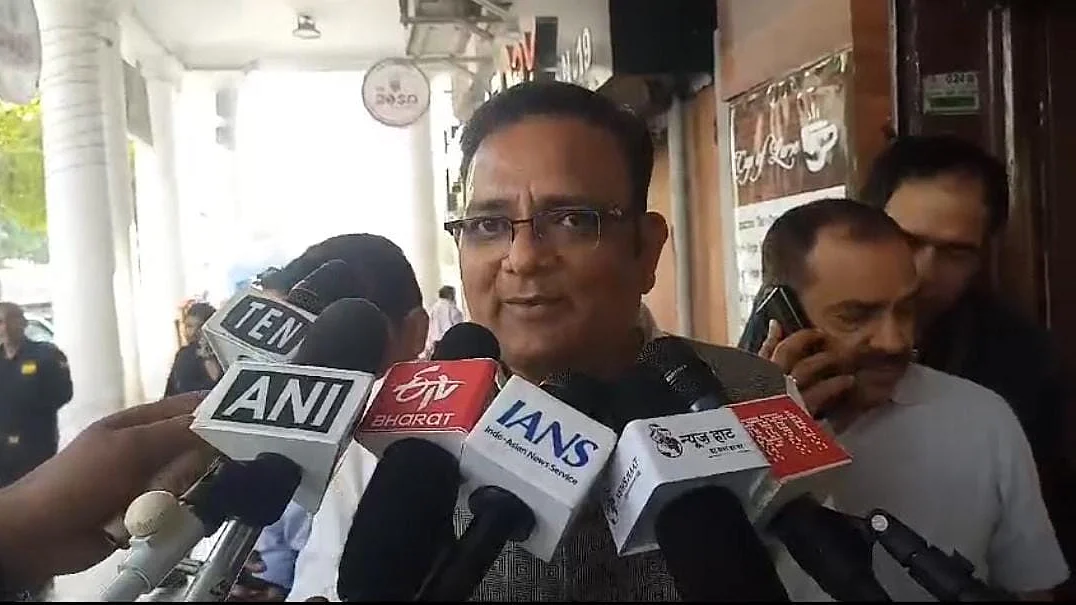 AAP को एक और झटका, मंत्री राजकुमार आनंद ने पद से दिया इस्तीफा, पार्टी भी छोड़ी