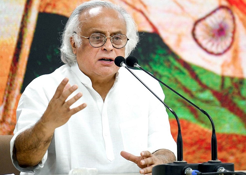 जयराम रमेश का BJP पर निशाना, बोले- 'भ्रष्ट जनता पार्टी' ने की है आदिवासी अधिकारों को कमजोर करने की कोशिश
