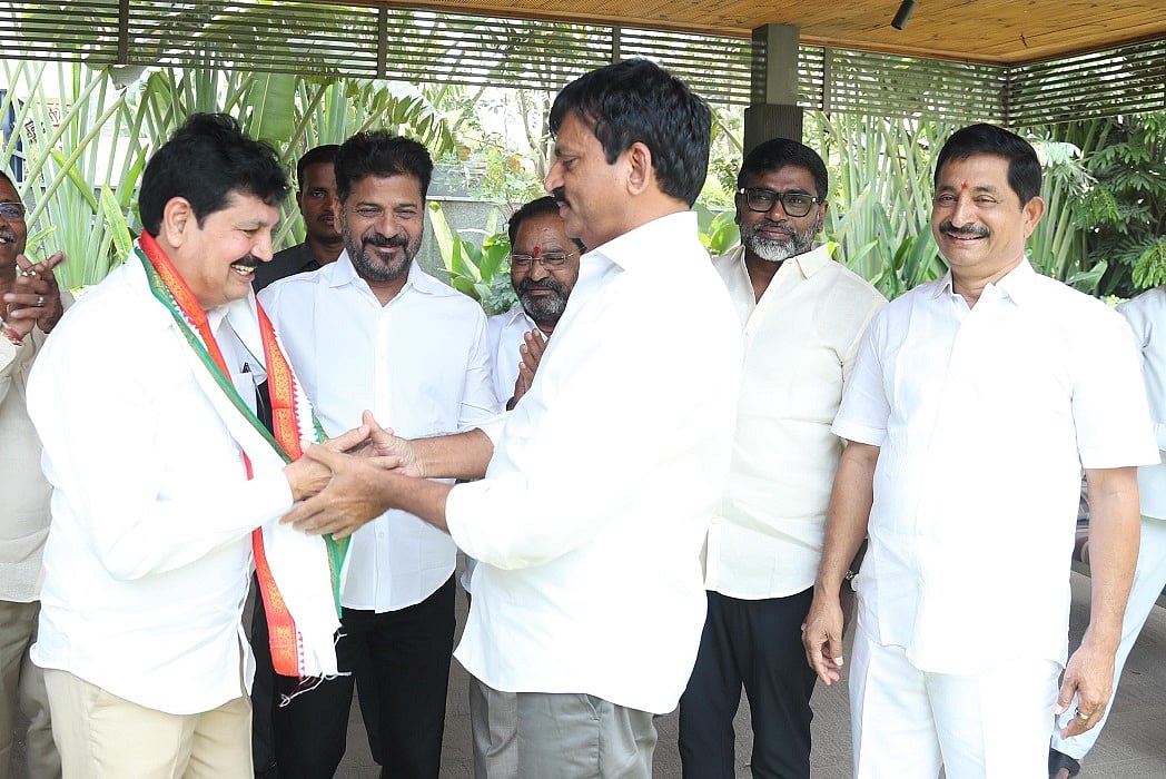 तेलंगाना में एक और BRS विधायक कांग्रेस में शामिल, लोकसभा चुनाव से पहले KCR को बड़ा झटका