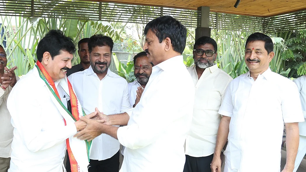 तेलंगाना में एक और BRS विधायक कांग्रेस में शामिल, लोकसभा चुनाव से पहले KCR को झटका