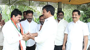 तेलंगाना में एक और BRS विधायक कांग्रेस में शामिल, लोकसभा चुनाव से पहले KCR को बड़ा झटका