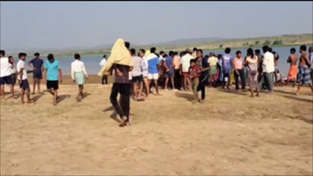 ओडिशा के झारसुगुड़ा में महानदी में नाव पलटने से बड़ा हादसा, 7 लोगों की डूबकर मौत, कई लापता