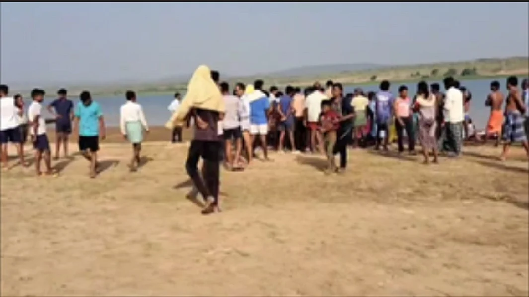 ओडिशा के झारसुगुड़ा में महानदी में नाव पलटने से बड़ा हादसा, 7 लोगों की डूबकर मौत, कई लापता