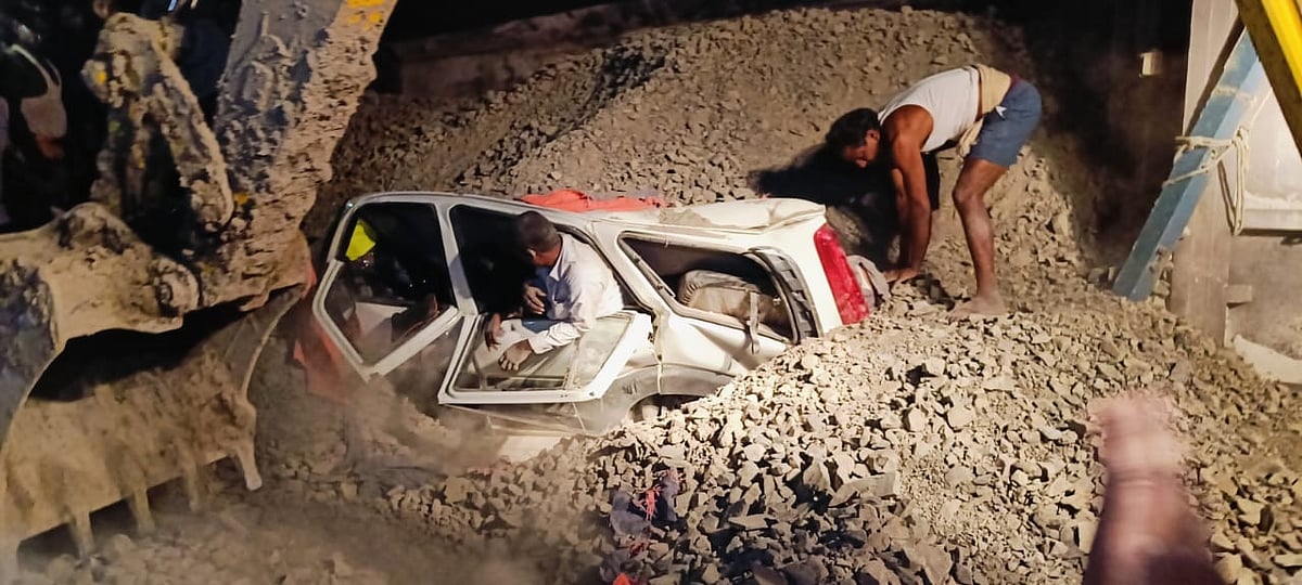बिहार के भागलपुर में भीषण सड़क हादसा, बारातियों से भरी स्कॉर्पियो पर पलटा ट्रक, 6 लोगों की मौत