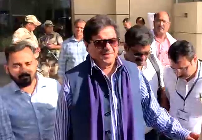 '400 पार की बात करने वाले डेढ़, पौने दो सौ सीटें ही जीत पाएंगे', शत्रुघ्न सिन्हा BJP पर तंज 
