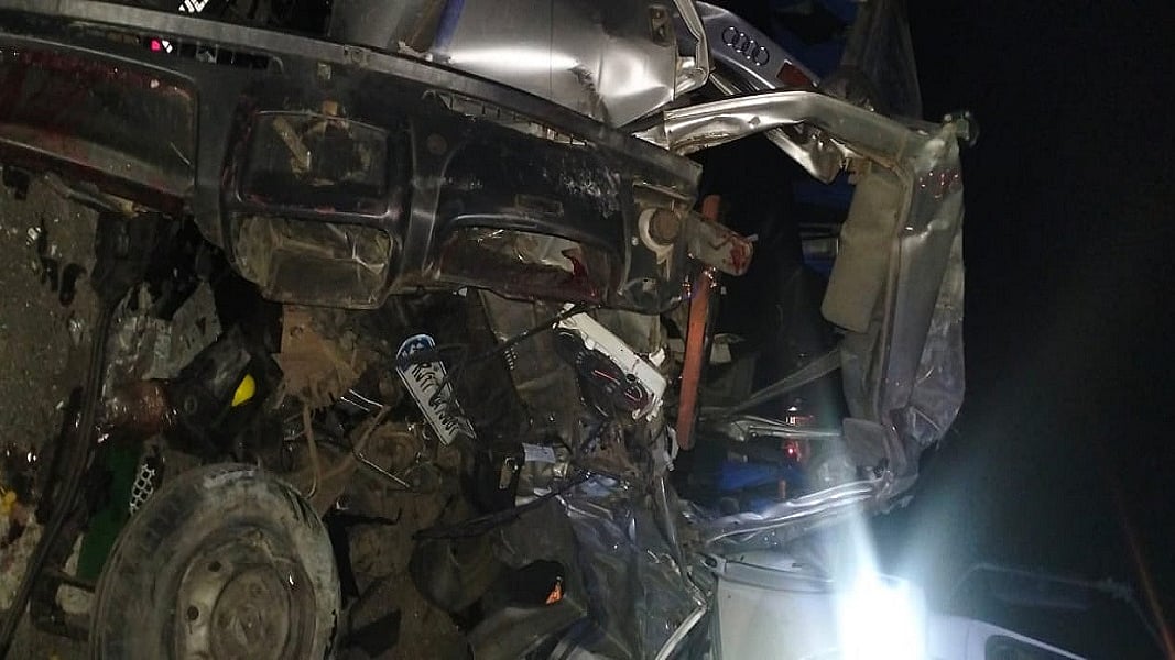 राजस्थान के झालावाड़ में सड़क हादसे में 9 की मौत, बारात से लौट रही वैन और ट्रक में सीधी टक्कर