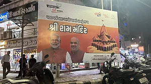 गांधीनगर में पुलिस की लोगों को धमकी, 'क्यों पंगा ले रहे हो, अमित भाई को रिकॉर्ड मार्जिन से जिताना है...'