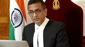 सेवानिवृत्त न्यायाधीशों ने सीजेआई को लिखा पत्र, न्यायपालिका को कमजोर करने के प्रयासों पर चिंता जताई