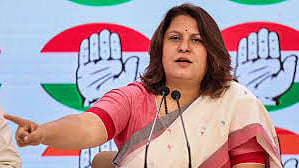 कांग्रेस का आरोप- सांप्रदायिक बयान के लिए प्रधानमंत्री के खिलाफ कार्रवाई नहीं कर रहा चुनाव आयोग