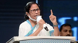 ममता बनर्जी का सरकार पर हमला, बोलीं- नीति आयोग की बैठक में जाऊंगी, लेकिन राजनीतिक भेदभाव का करूंगी विरोध