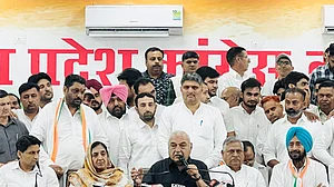 हरियाणाः JJP के पूर्व प्रदेश प्रमुख समेत अन्य नेता कांग्रेस में शामिल, हुड्डा बोले- राज्य की सभी 10 सीट जीतेंगे