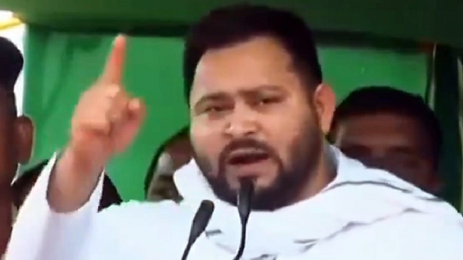 बिहार में लोकसभा चुनाव में ट्रंप और पुतिन की 'इंट्री' हुई, तेजस्वी बोले- बीजेपी वाले उन्हें भी बुला लें