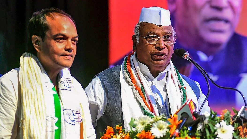 खड़गे ने ‘मुजरा’ वाले बयान पर मोदी को घेरा, कहा- आजकल अजीब बात कर रहे पीएम ने बिहार का अपमान किया