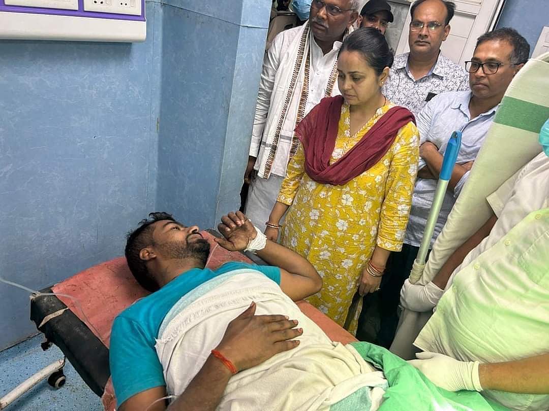 सारण प्रत्याशी रोहिणी आचार्य पहुंची पीएमसीएच, घायलों से की मुलाकात, चुनाव बाद गोलीबारी में एक की मौत