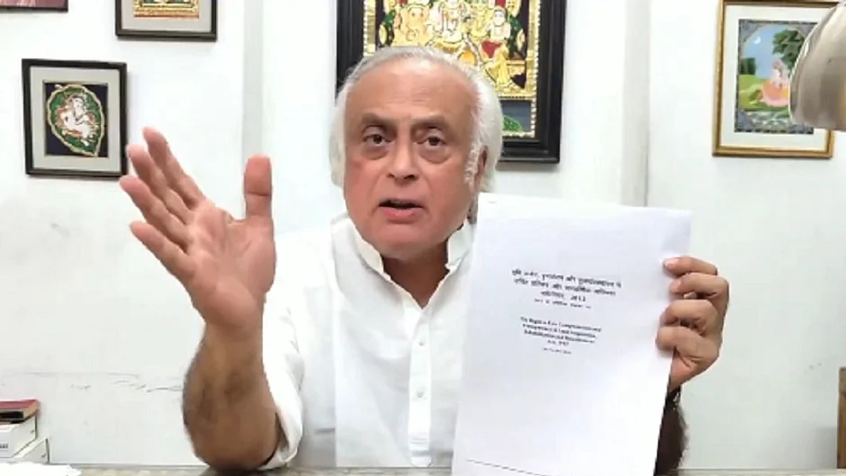'मनमोहन सिंह लाए थे क्रांतिकारी और प्रगतिशील भूमि अधिग्रहण कानून, खत्म करने में लगे हैं पीएम मोदी'