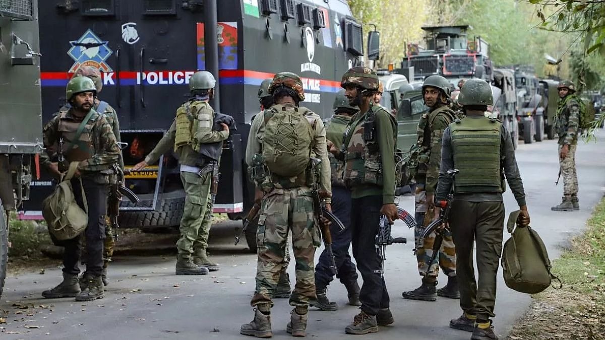 जम्मू-कश्मीर: कुलगाम में 40 घंटे बाद मुठभेड़ खत्म, सुरक्षाबलों ने तीन आतंकियों को किया ढेर 