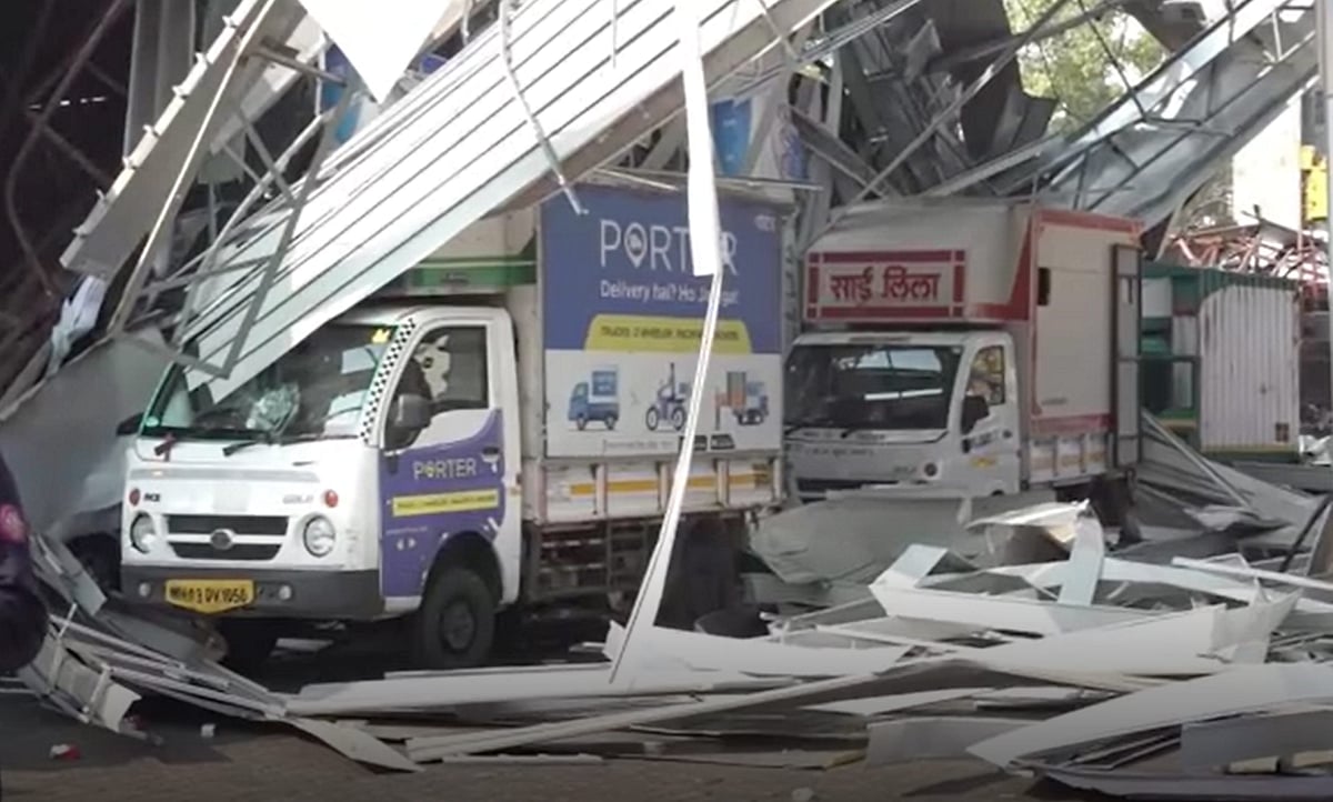 मुंबई होर्डिंग हादसा: 21 घंटे बाद भी तलाश और बचाव अभियान जारी, अब तक 14 लोगों ने गंवाई जान