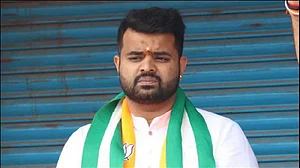 कर्नाटकः यौन उत्पीड़न मामले में बुरी तरह घिरे प्रज्वल रेवन्ना, तीन और पीड़ित एसआईटी के पास पहुंचीं
