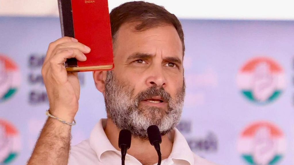 राहुल गांधी ने झारखंड में चुनावी सभा को संबोधित किया।