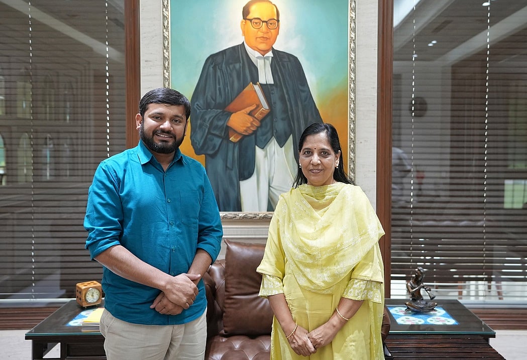 कन्हैया कुमार ने सुनीता केजरीवाल से की मुलाकात, बोले- 'तानाशाही के खिलाफ हम सब एक साथ'