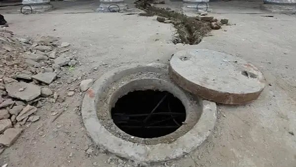 उत्तर प्रदेश: नोएडा में सेप्टिक टैंक की सफाई के दौरान हादसा, दो श्रमिकों की मौत