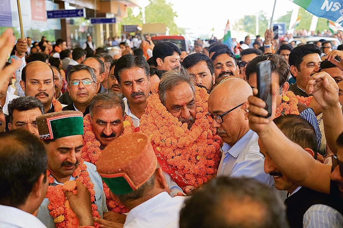 कांग्रेस उम्मीदवार आनंद शर्मा ने कांगड़ा में चुनाव प्रचार अभियान की शुरुआत की, बोले- बीजेपी ने युवाओं को ‘‘धोखा’’ दिया