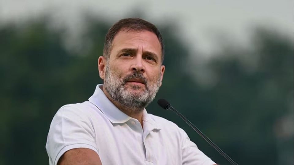 राहुल गांधी ने मोदी सरकार पर निशाना साधा है।