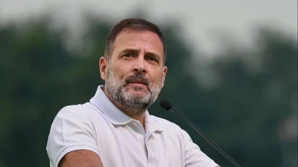 राहुल गांधी ने मोदी सरकार पर निशाना साधा है।