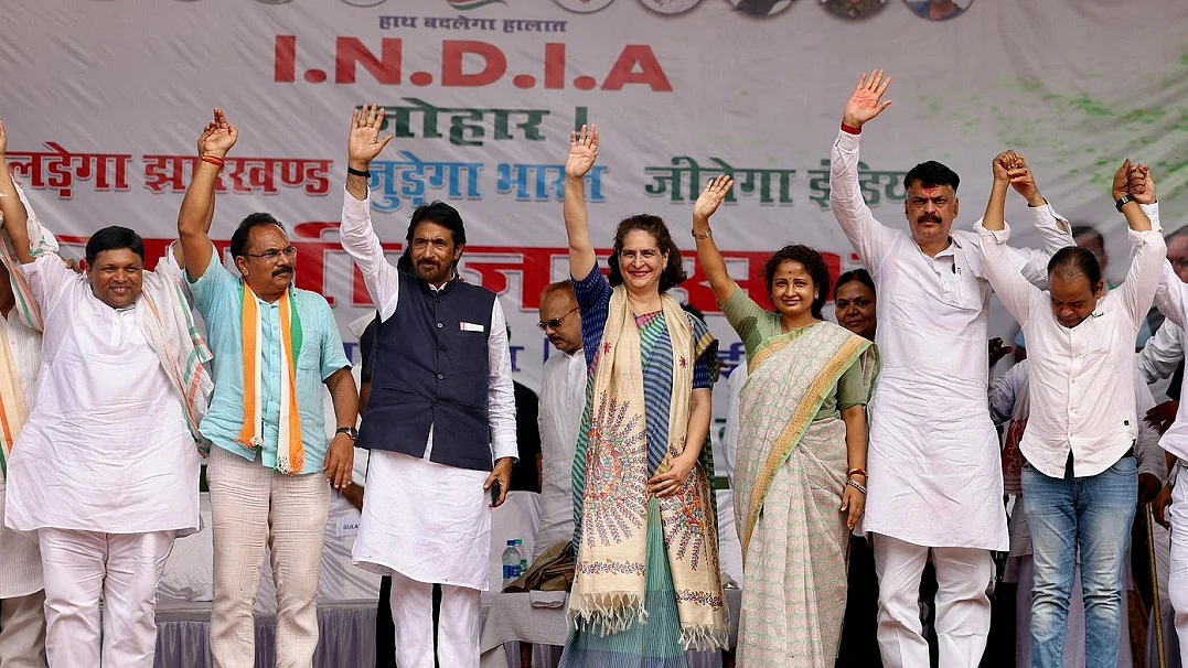 प्रियंका गांधी ने झारखंड में कहा- संविधान बदलने पर तुली है मोदी सरकार