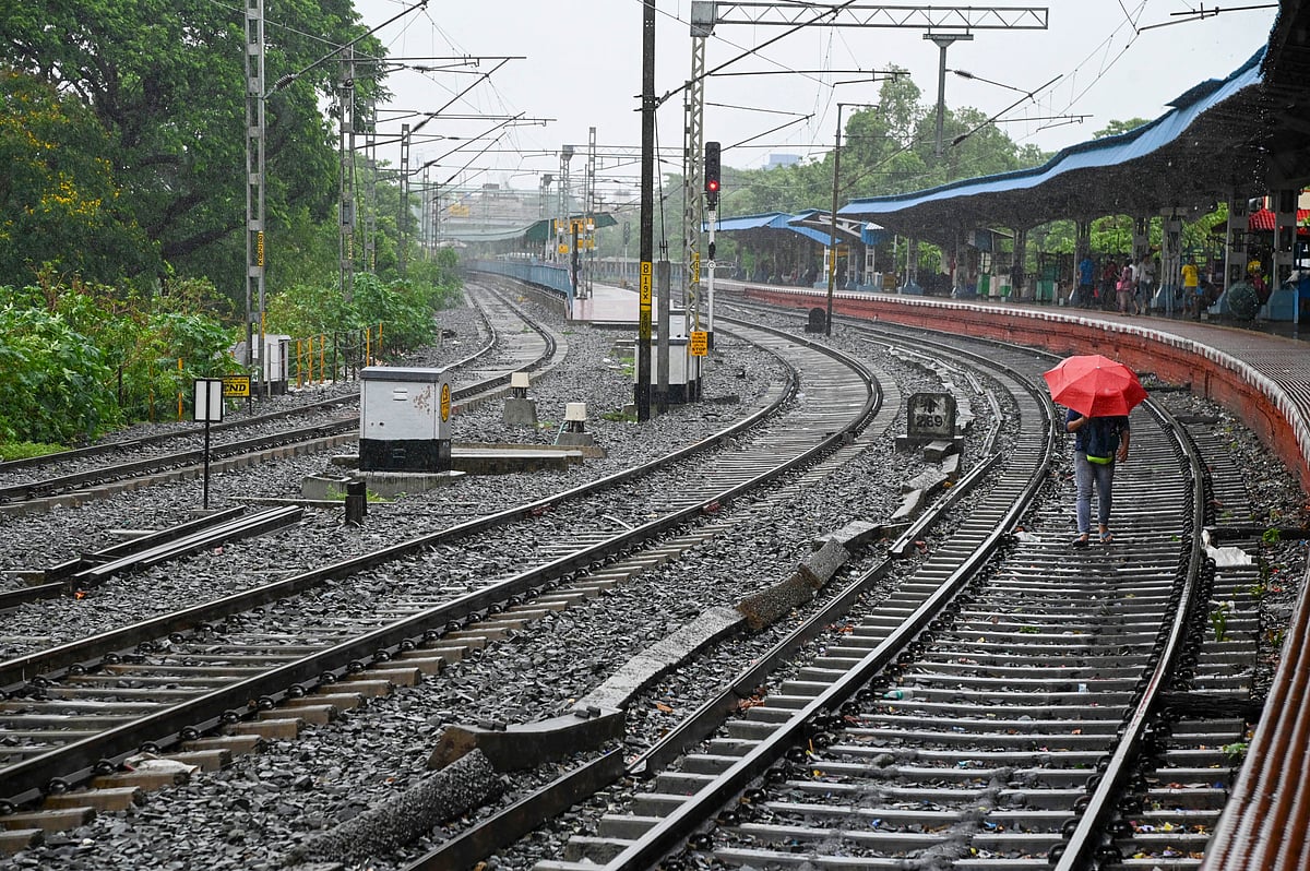 चक्रवात रेमल: बंगाल में लगभग 15,000 घर क्षतिग्रस्त, तटीय क्षेत्रों में बुनियादी ढांचे और संपत्ति को भारी नुकसान