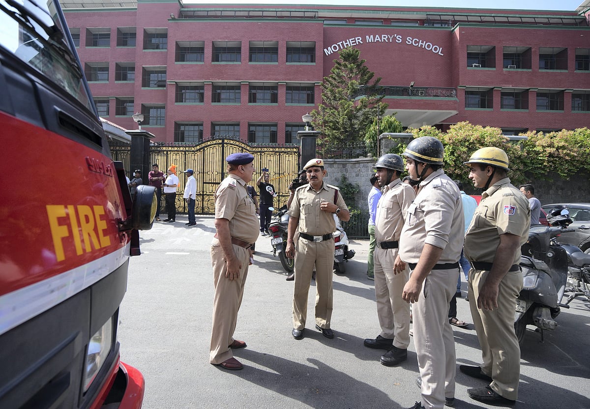दिल्ली-एनसीआर में कम से कम 100 स्कूलों को बम से उड़ाने की धमकी, जानें जांच में पुलिस को क्या मिला!