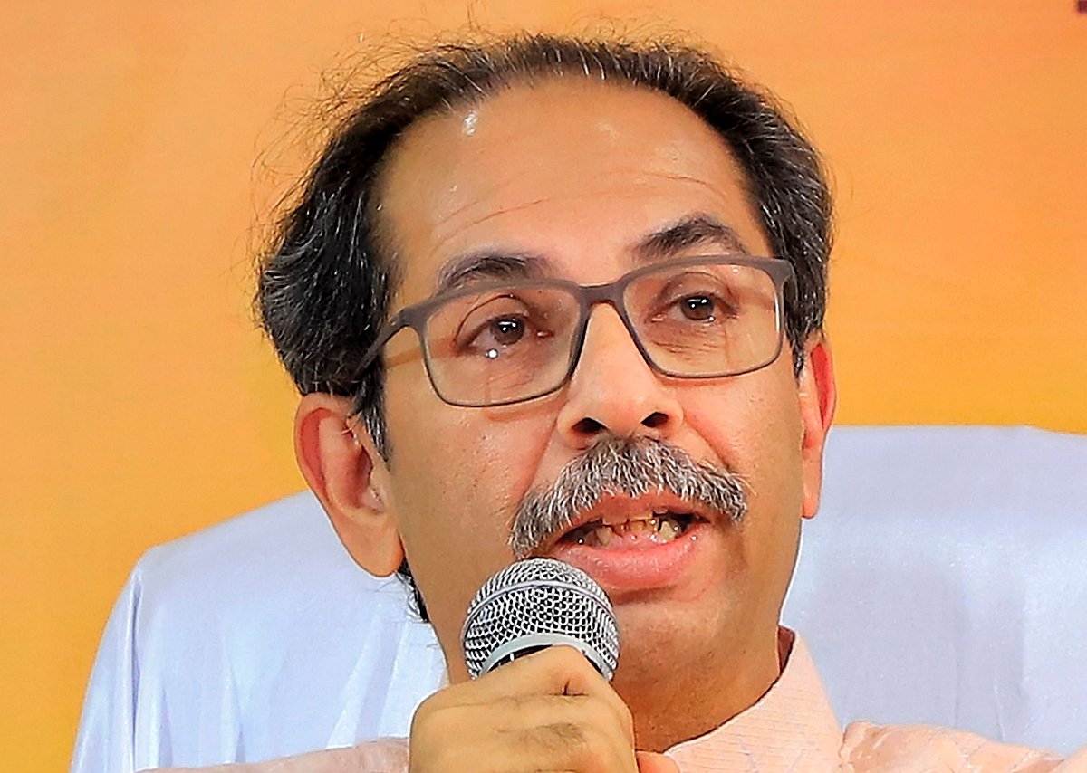 मुंबई में मतदान की धीमी गति, लंबी कतारों से हुई मतदाताओं को परेशानी, उद्धव ठाकरे ने निर्वाचन आयोग पर लगाए गंभीर आरोप