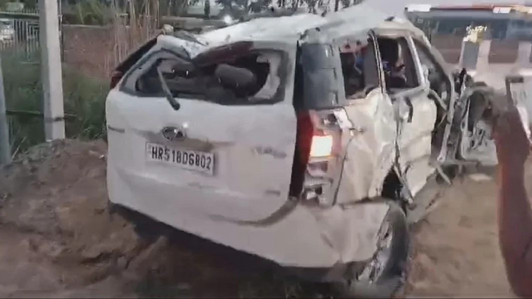हिसार में ट्रक-कार की भीषण टक्कर में एक ही परिवार के 5 लोगों की मौत, 4 की हालत गंभीर