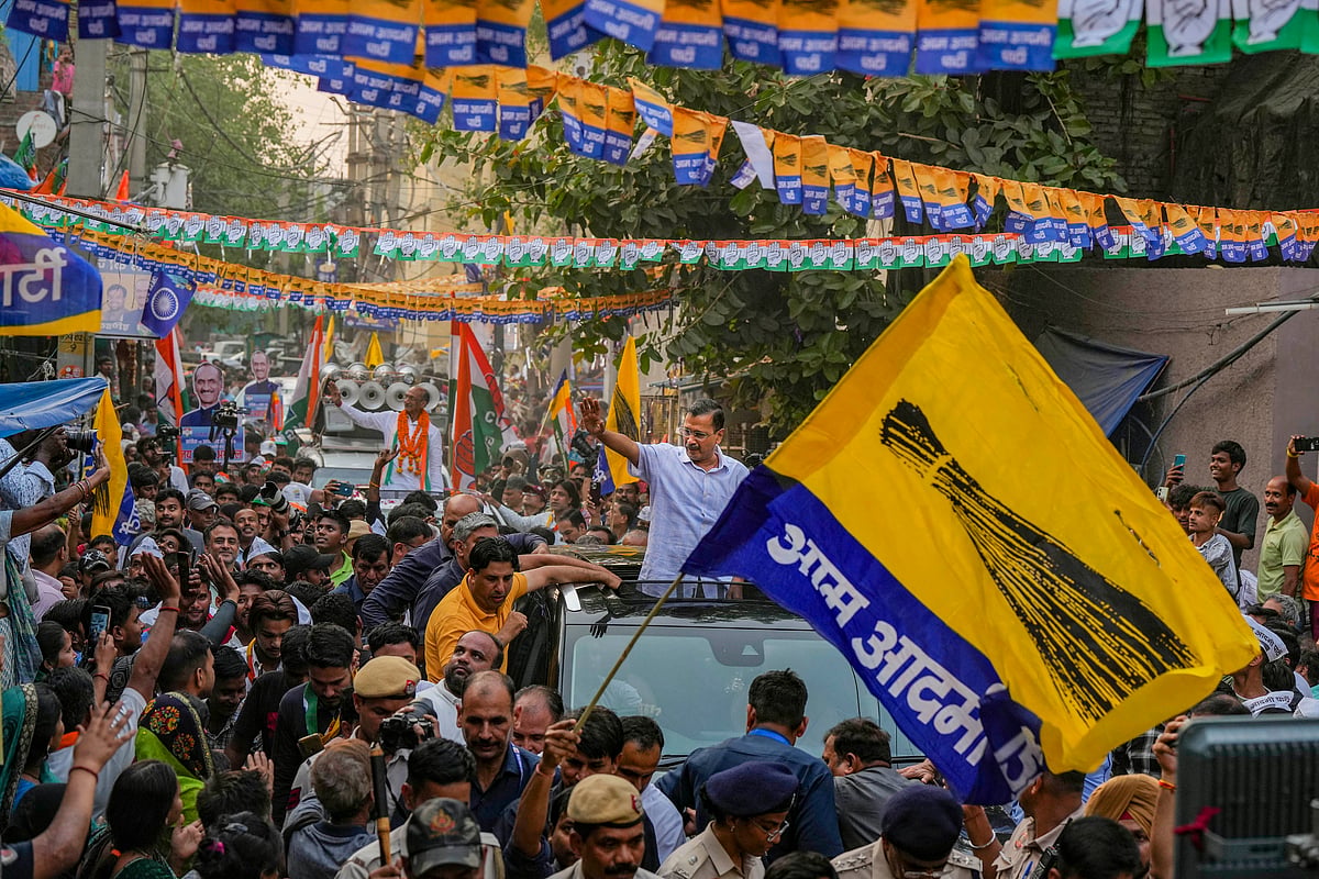 दिल्ली में अरविंद केजरीवाल का रोड शो, बोले- अगर लोग बीजेपी को वोट देंगे तो मुझे जेल जाना होगा 