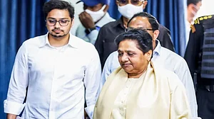 मायावती ने भतीजे आकाश आनंद को सभी पदों से हटाया, बोलीं- जीते जी कोई नहीं बनेगा BSP का उत्तराधिकारी