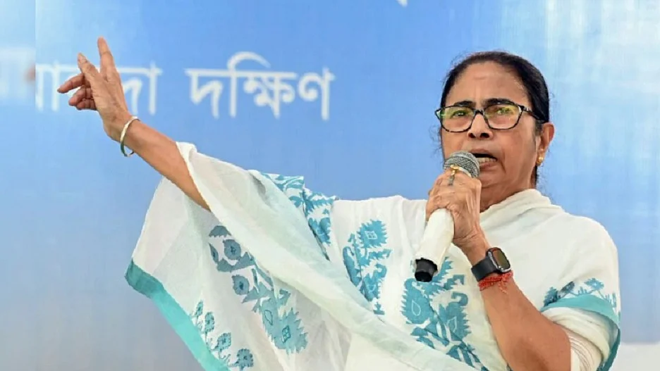 ममता ने दिल्ली में बंगालियों के उत्पीड़न का लगाया आरोप, BJP के इशारे पर लोगों का पानी तक रोके जाने का किया दावा