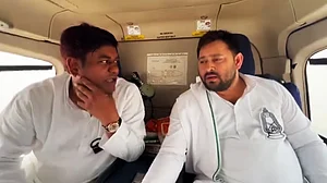 बिहार चुनाव: चुनाव से हटे मुकेश सहनी के भाई संतोष सहनी, तेजस्वी यादव बोले- हम उनसे अलग नहीं