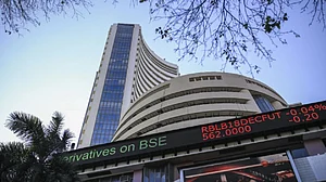 दीपावली पर शेयर बाजार लाल निशान में बंद, आईटी स्टॉक में भारी बिकवाली से सेंसेक्स गिरा